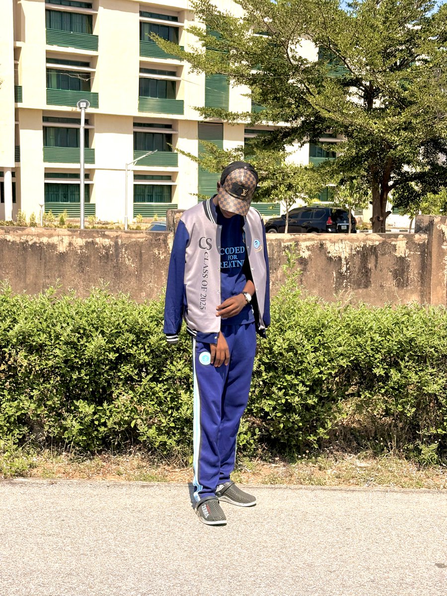 JnrMafindi's tweet image. 🎓 Officially a BSc in Computer Science graduate!
Four years, countless code, late-night projects—finally here.
Ready for the next chapter 🚀

#ComputerScience #BScGrad #ClassOf2025 #ProudMoment