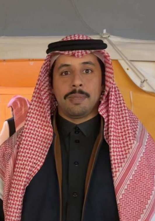 نايف بن ماجد الدويش رئيس مركز اللهابة امتدادًا مشرفًا لإرث والده الشيخ ماجد الدويش؛ ذاك الرجل الذي عرفته القبائل بالفزعة، وعرفته الدولة بالوفاء ،سيرةٌ لا تُمنح بل تُكتسب عبر مواقف لا تُنسى.

ليسوا مجرد أسماء في منصب…
بل شيوخ يُعْرَف أثرهم قبل خبرهم، وتُحفظ مواقفهم قبل ألقابهم .