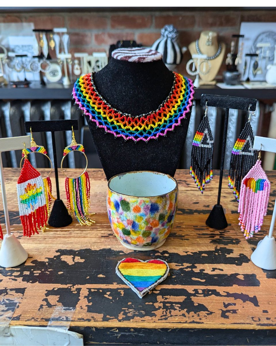 EWMASTORE's tweet image. Handmade with heart, strength and purpose. Support women, support art - choose EWMA 💛

📍 Visit us at the EWMA Store: 800 E Hastings St, Vancouver

#HandmadeWithHeart #SupportWomen #SupportArt #ChooseEWMA #SocialEnterprise