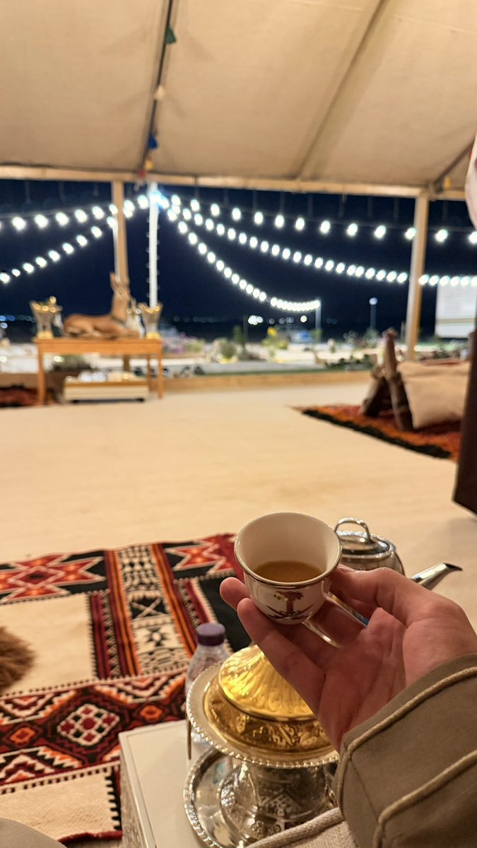 fmf_j1's tweet photo. الشمال الباردة هبة وخاوتها الهبايب
من برودتها ليان الغصن ما عاد يتثنى

علم اللي يحتصون البرد يوم البرد غايب
هي كذا ولا كذا نقدر نرد البرد عنا

كل شيء الا البرود اللي يجي بين الحبايب
هاذي اللي شغلها منا وشغل البرد منا

#WINTER https://t.co/LAjbhEpnNx