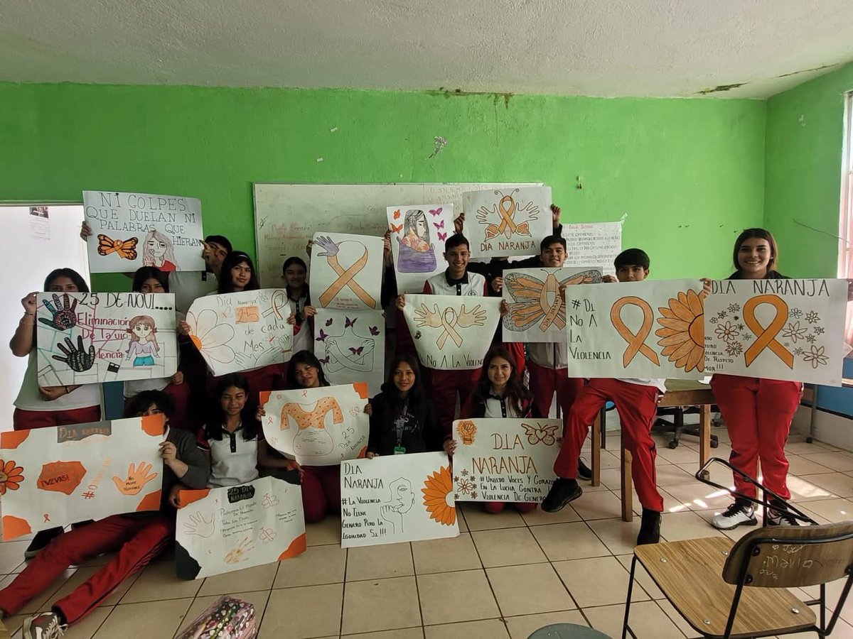 En el marco del Día Naranja, las y los alumnos de distintos planteles realizaron actividades que inspiran. 

Cada dinámica fue un recordatorio de que la empatía, el respeto y la unión sí transforman realidades.
Que cada día sea un paso más hacia la igualdad.
#OrgullosamenteTBC 🧡