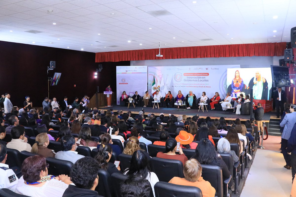 Anaamunizneyra's tweet photo. En este espacio compartí los resultados que hemos alcanzado con la implementación del #ModeloAHORA 💜 en #SanMateoAtenco y reafirmé mi compromiso de seguir trabajando en unidad para fortalecer los mecanismos y garantizar entornos seguros para todas. 

Por una vida libre de violencia: ¡#UnidosSí, #UnidosSiempre!