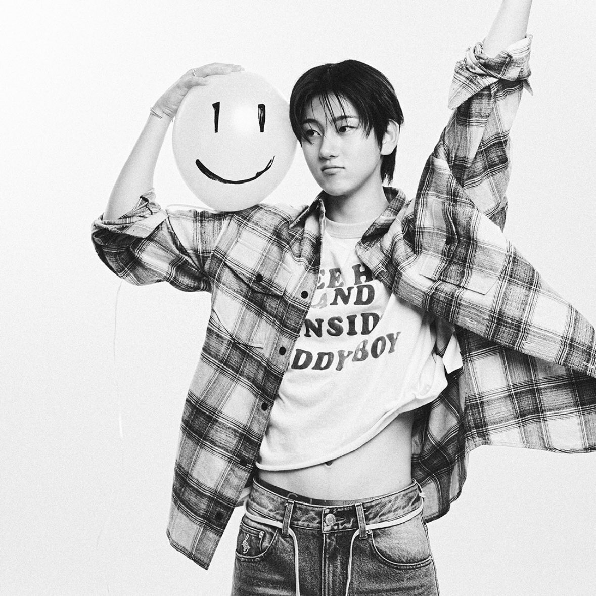 is it just me or does his shirt say “knee high and inside buddy boy”??

n e ways, pop off kyehoon
#KickFlip #Kyehoon