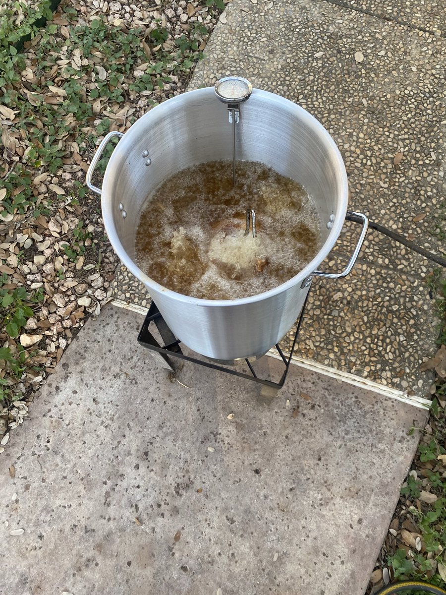 it’s turkey frying season!!!🍗🦃🍗🦃