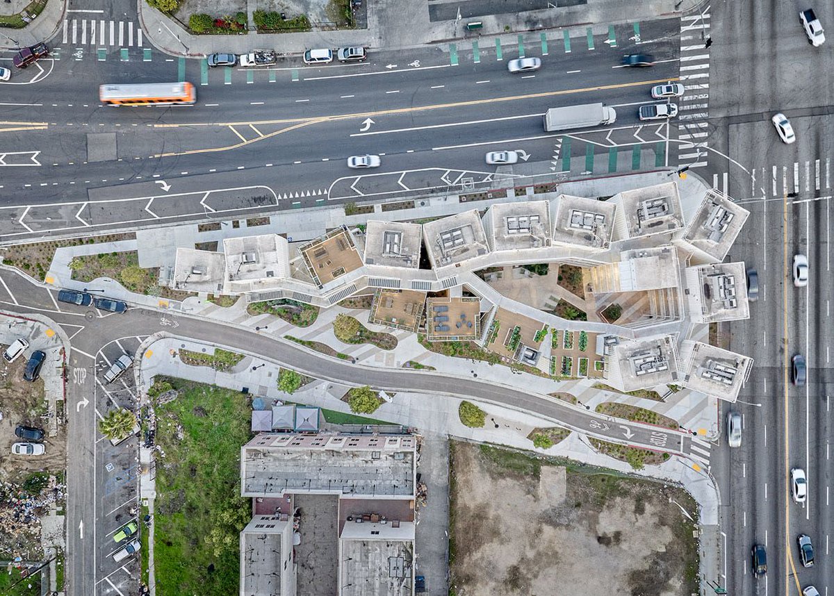 archinect's tweet image. Isla Intersections Supportive Housing &amp;amp; Paseo by Lorcan O&apos;Herlihy Architects [LOHA] (they&apos;re currently hiring on Archinect Jobs!) 📸 Eric Staudenmaier #ArchinectProjects
 
Project details at archinect.com/firms/project/…