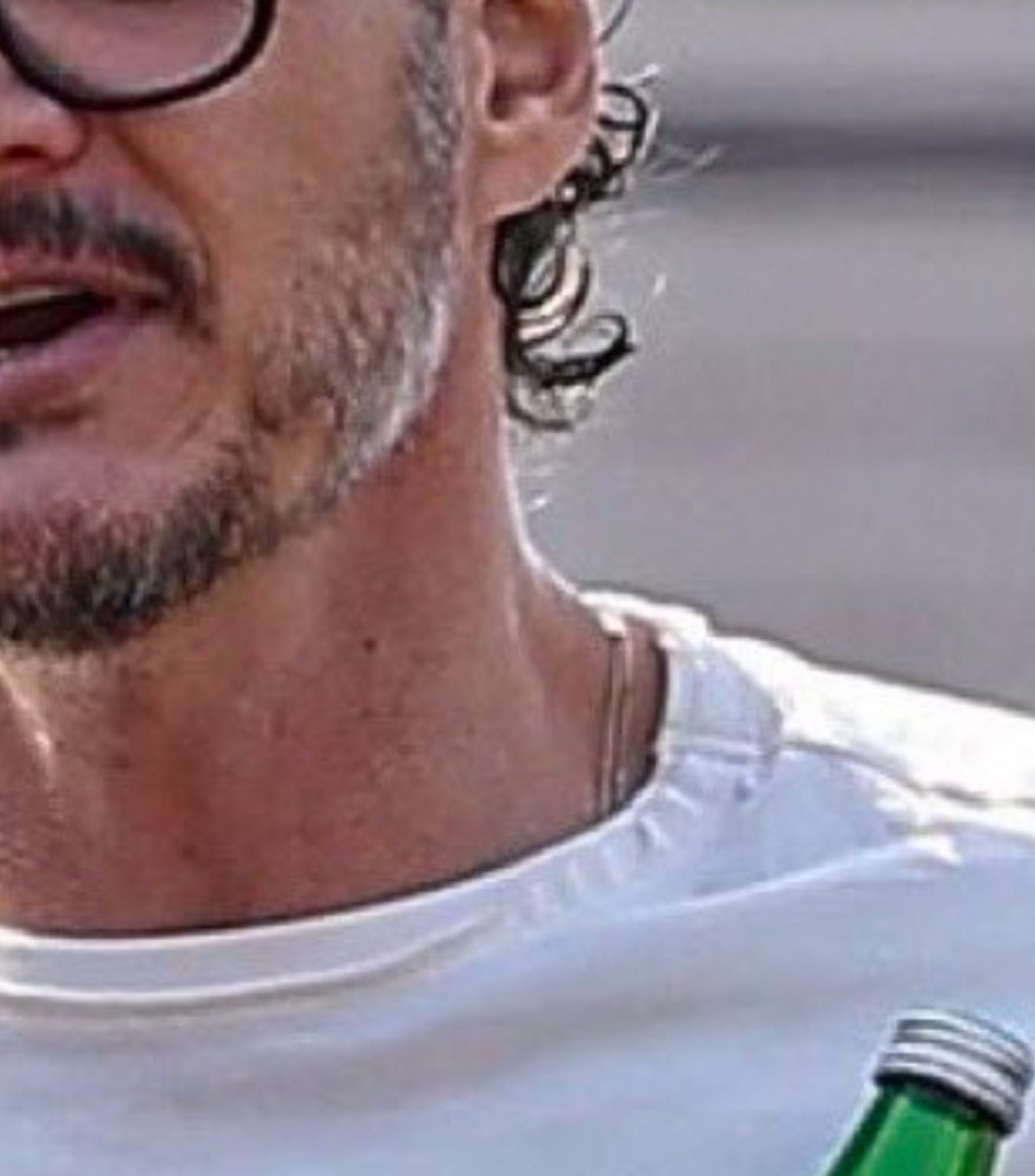 honeyedpascal's tweet image. the chain i can’t do this