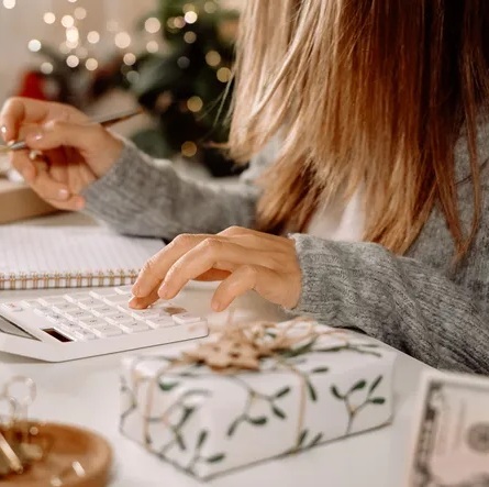 The holiday season is a special time for giving, but it doesn’t have to come with financial stress. Start by creating a realistic spending plan—think of it as your holiday road map, guiding every purchase and helping you avoid impulse buys.

Read more: hubs.la/Q03VTZZ20