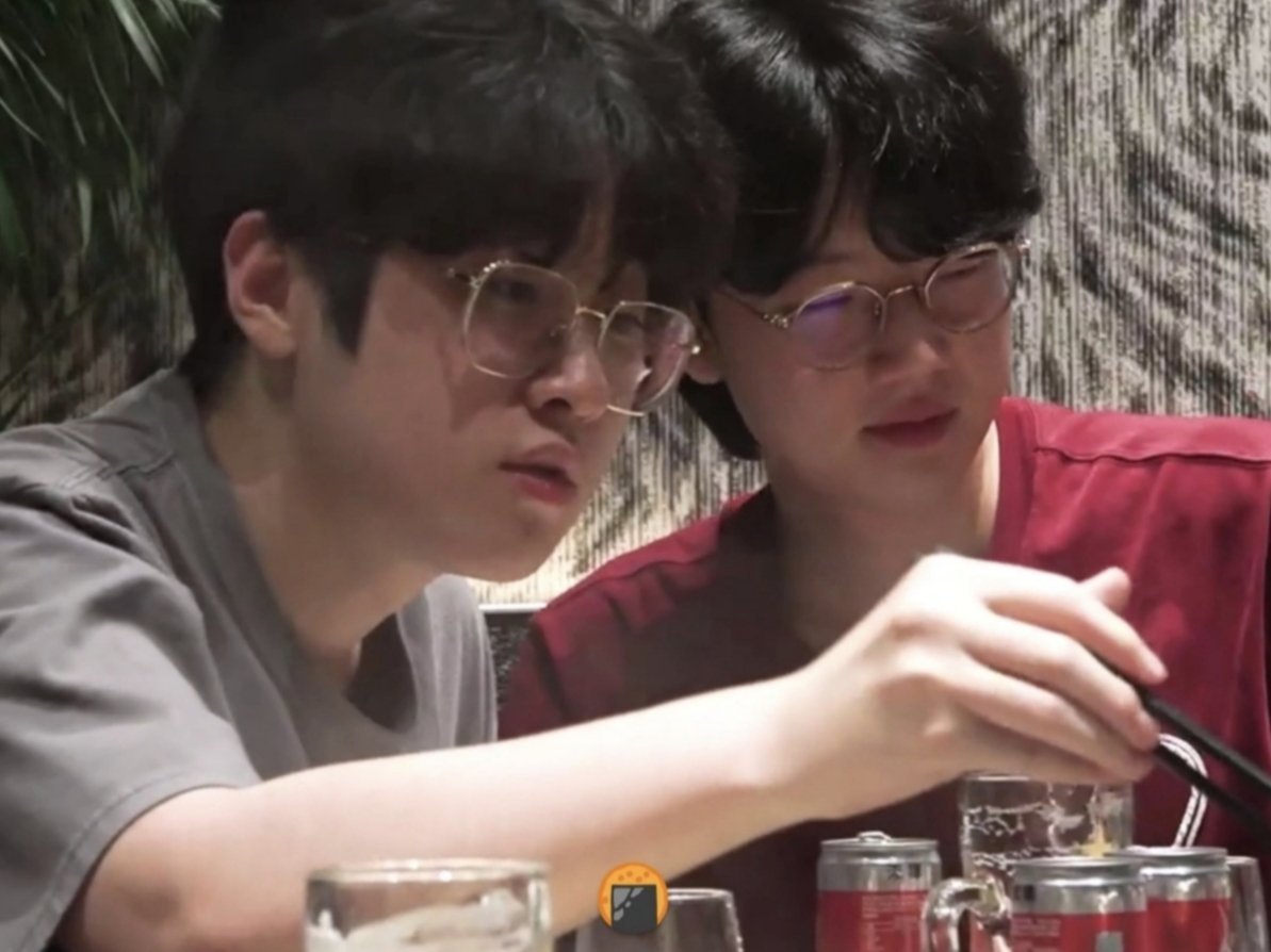 sevensebong's tweet image. i love and miss so dearly