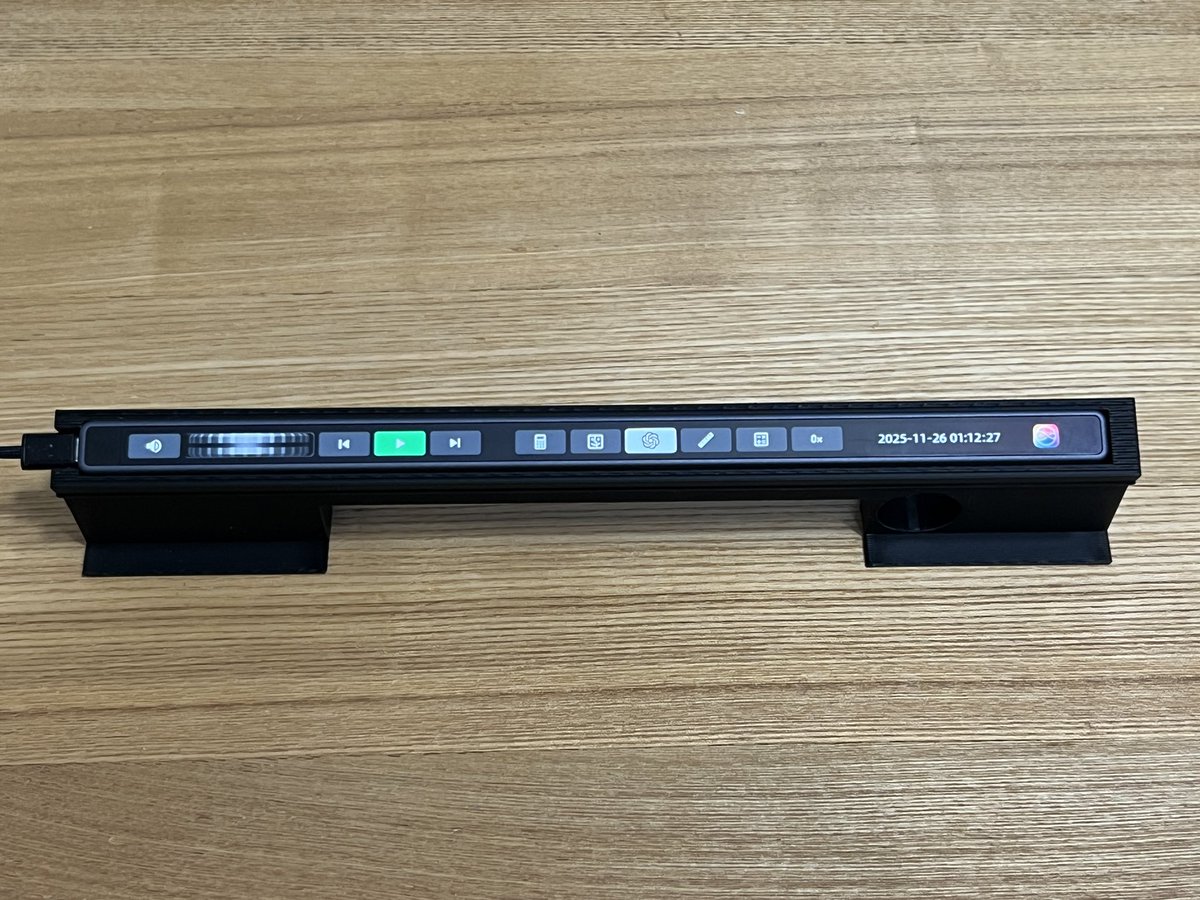 kasanetarium's tweet photo. HHKB用のFlexbarスタンド、少しだけさらに角度を加えて指を伸ばすと自然にタイプできるように調整しました。Apple のTouch Barの位置に配置すると指をタイピング位置から大きく動かさずにさっと押せてよい!3Dデータ(.stl)もThingiverseで公開しました!
https://t.co/Ck6PTmeHEs
#Flexbar https://t.co/jHdXsHHVtS