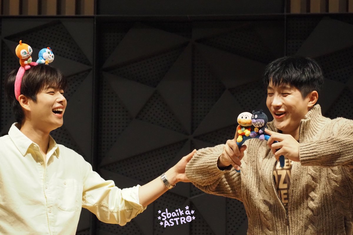 astro jinjin サイン会 2025.11.24 VIVIDSOUND サイン会 1部 みょんさんとジヌさんが楽しそう