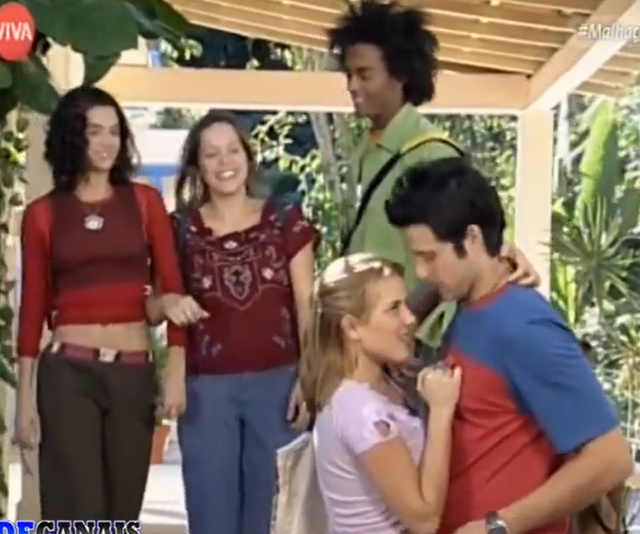 visao_retro's tweet photo. Letícia (Malhação 2004) e Manu (Malhação 2003) usando o mesmo figurino #malhação #malhação2003 #malhação2004 https://t.co/HXApvcpVkL