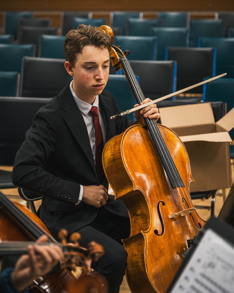 🎄 Last Tuesday we kicked off our Christmas concert season in our hometown of Lillooet. It was so good to see familiar faces again! We loved sharing the evening with you and are already looking forward to coming back next year.
#FountainviewAcademy #Lillooet #Concert #LiveMusic