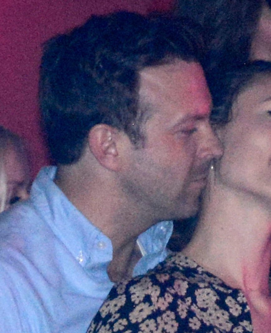 kingsuds's tweet image. I love how he progresses from appropriate to getting closer to sniffing neck.