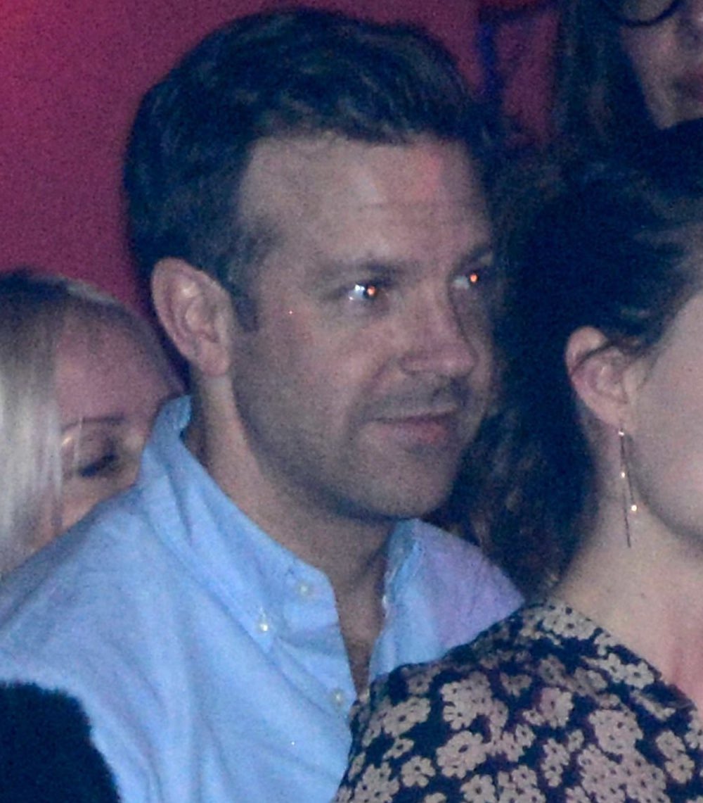 kingsuds's tweet image. I love how he progresses from appropriate to getting closer to sniffing neck.