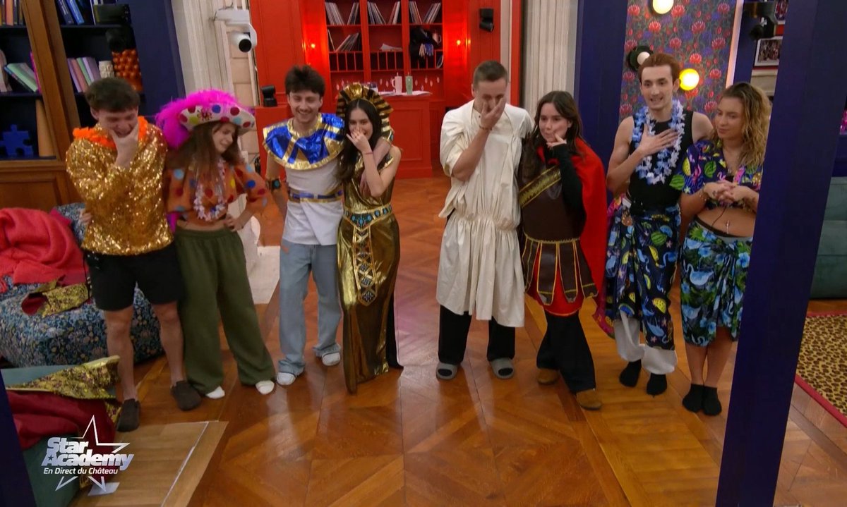 La promo est tellement attachante, ils sont bon délire, ils adorent tous, se soutiennent, pas une seul embrouilles entre eux, en plus d'être hyper talentueux tous a leur facons, mais ici vous préférez voir le mal partout et tout diabolisé, vous êtes a vomir ici #staracademylelive