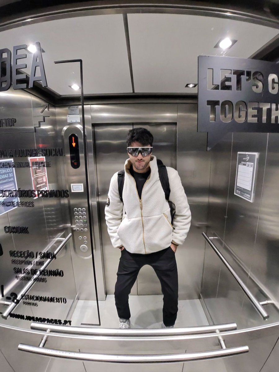 iamgdsa's tweet image. prompt stuff, make tiktoks, sleep, repeat