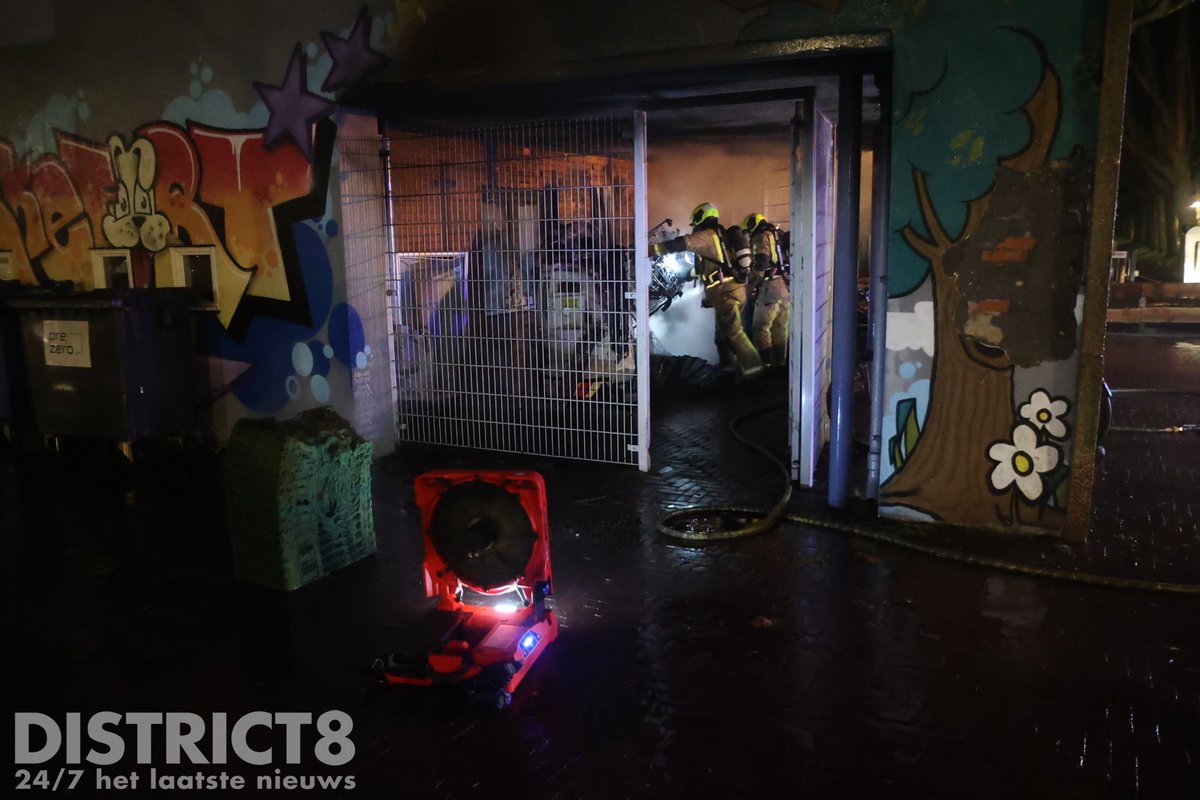 Brand in opslag Den Haag mogelijk brandstichting