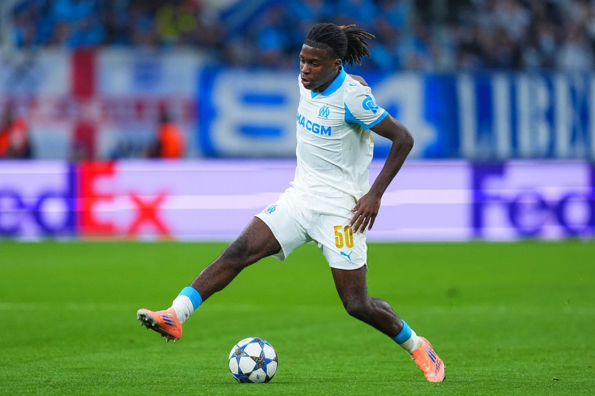 VibesFoot's tweet image. 🗣️ « 𝗝𝗘 𝗟𝗨𝗜 𝗔𝗜 𝗗𝗘𝗠𝗔𝗡𝗗𝗘́ 𝗗𝗘 𝗝𝗢𝗨𝗘𝗥 𝗖𝗢𝗠𝗠𝗘 𝗦’𝗜𝗟 𝗘́𝗧𝗔𝗜𝗧 𝗔𝗨 𝗣𝗔𝗥𝗖 𝗔𝗩𝗘𝗖 𝗦𝗘𝗦 𝗔𝗠𝗜𝗦 » 🫡

Roberto De Zerbi 🇮🇹 sur la prestation de Darryl Bakola 🇫🇷. 💎

« Il m'a beaucoup plu, même en première mi-temps, quand il a raté quelques passes. 𝗦𝗮…