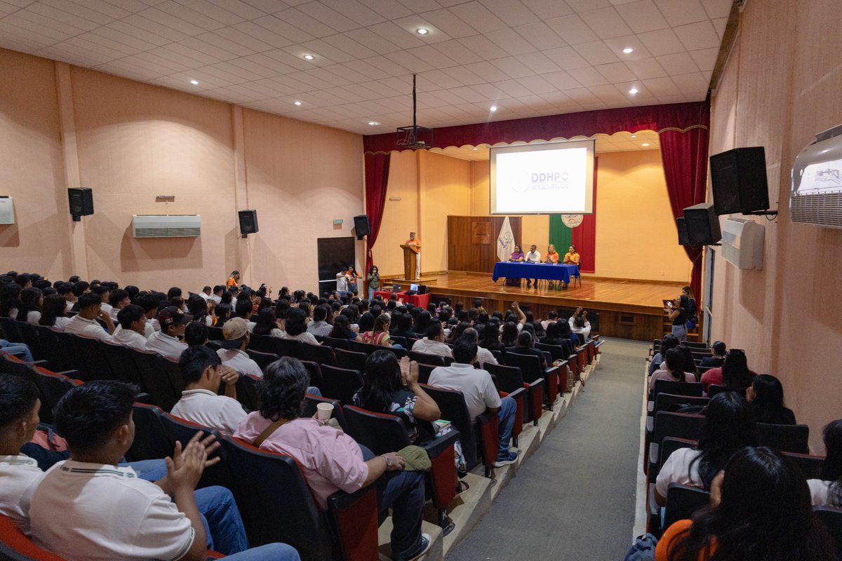 DDHPO's tweet image. En el marco del Día Internacional de la Eliminación de la Violencia contra la Mujer, la Mtra. Elizabeth Lara Rodríguez, Defensora de los Derechos Humanos del Pueblo de Oaxaca, encabezó el inicio de los “16 Días de Activismo contra la Violencia hacia las Mujeres”  (1/6)