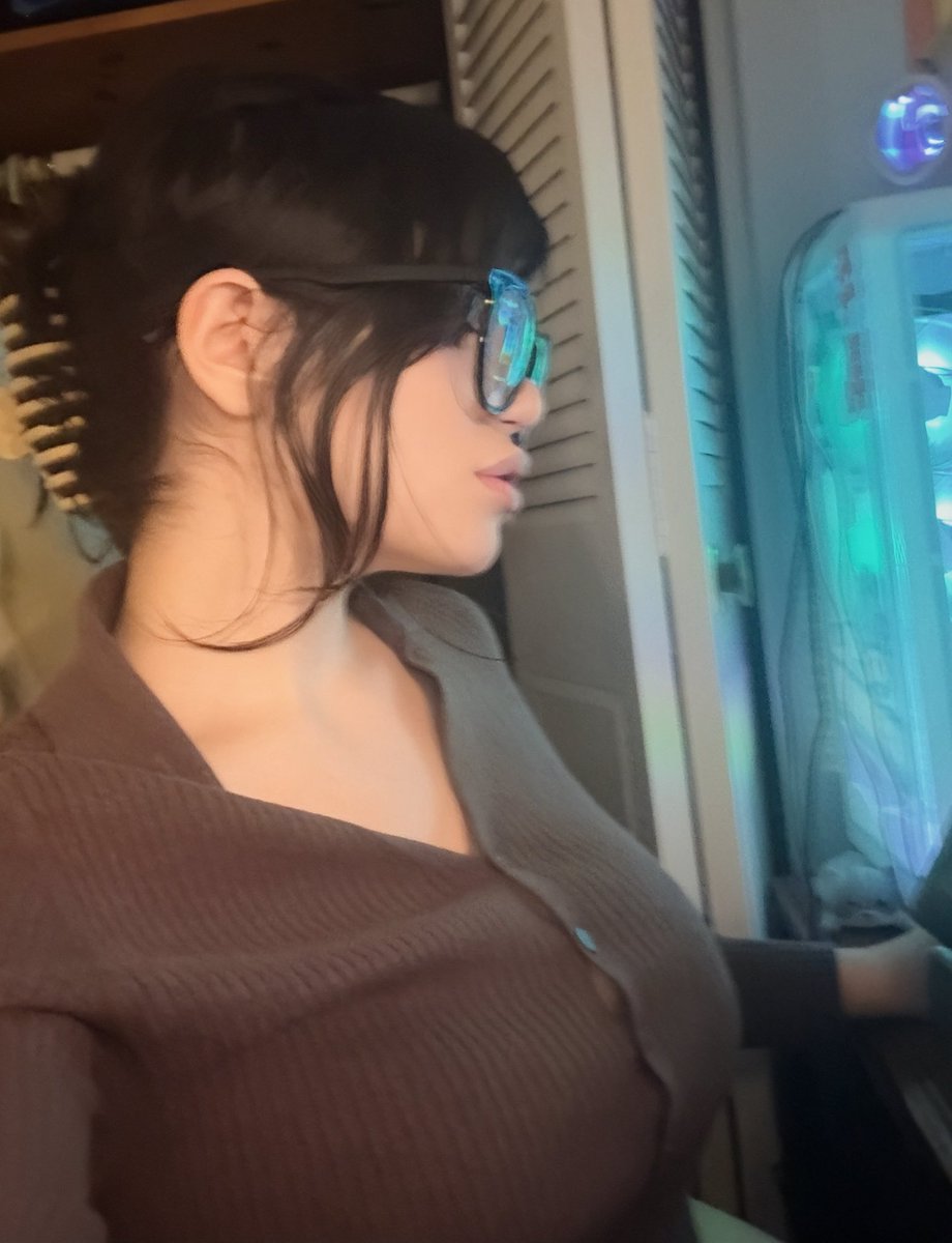 cloudwing0's tweet image. How I look while tweeting some bullshit