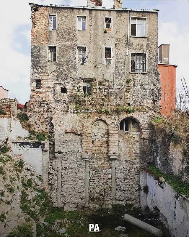 tmaadman's tweet image. 4 Layers of History starting at Ancient Rome.
 
turkiyetoday.com/culture/unique…