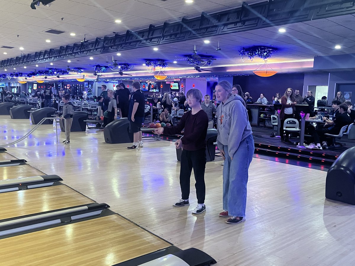 bowling_fc's tweet image. Last practice before Districts!