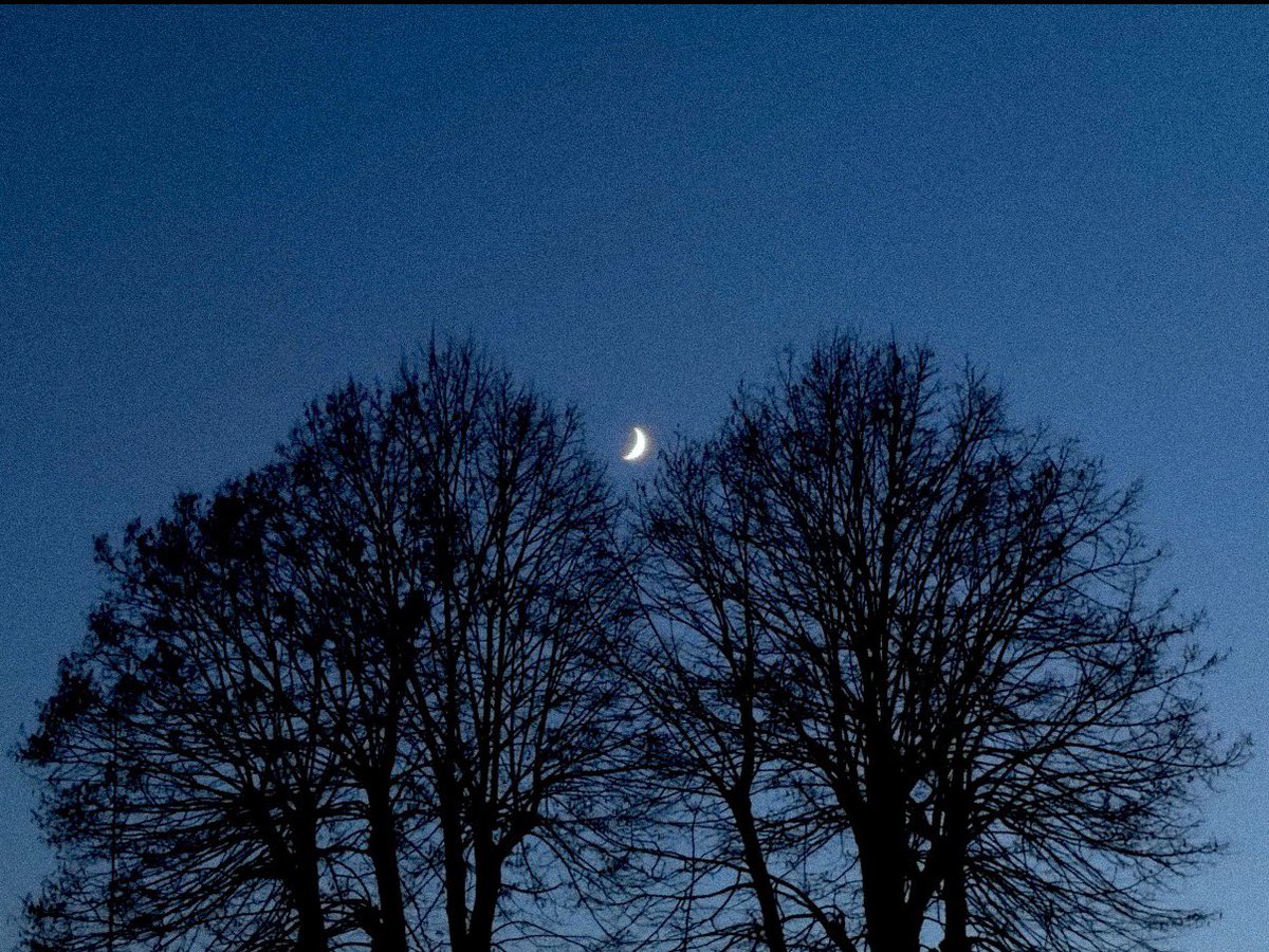 a day spent moving through stations with my iPhone