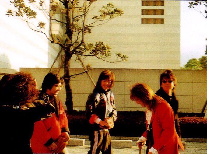 beckymikitty's tweet image. グッモーニンエブリFANKS ☀️😃❗
11月26日はいいチームの日
3人のチームワークは言わずもがな、#TMNETWORK はサポートメンバーとのチームワークがMaximum最高なのよ
バックじゃないのサポートなの(これ重要)
サポートって言い方したのはTMが初じゃない？
みんな楽しそうにわちゃわちゃがヨキなのよ