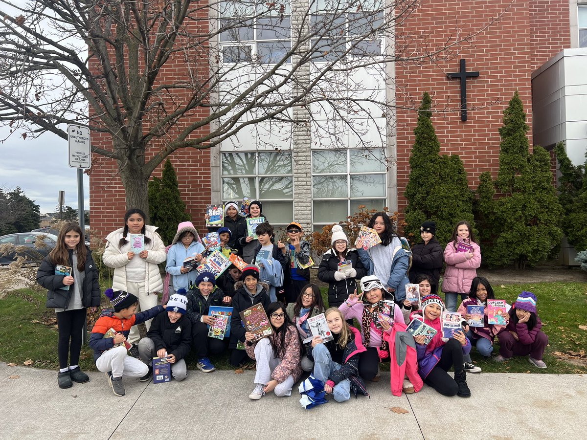 Grade 4’s had a great visit to our local library and took part in the Gr 4 Read to Succeed Program!