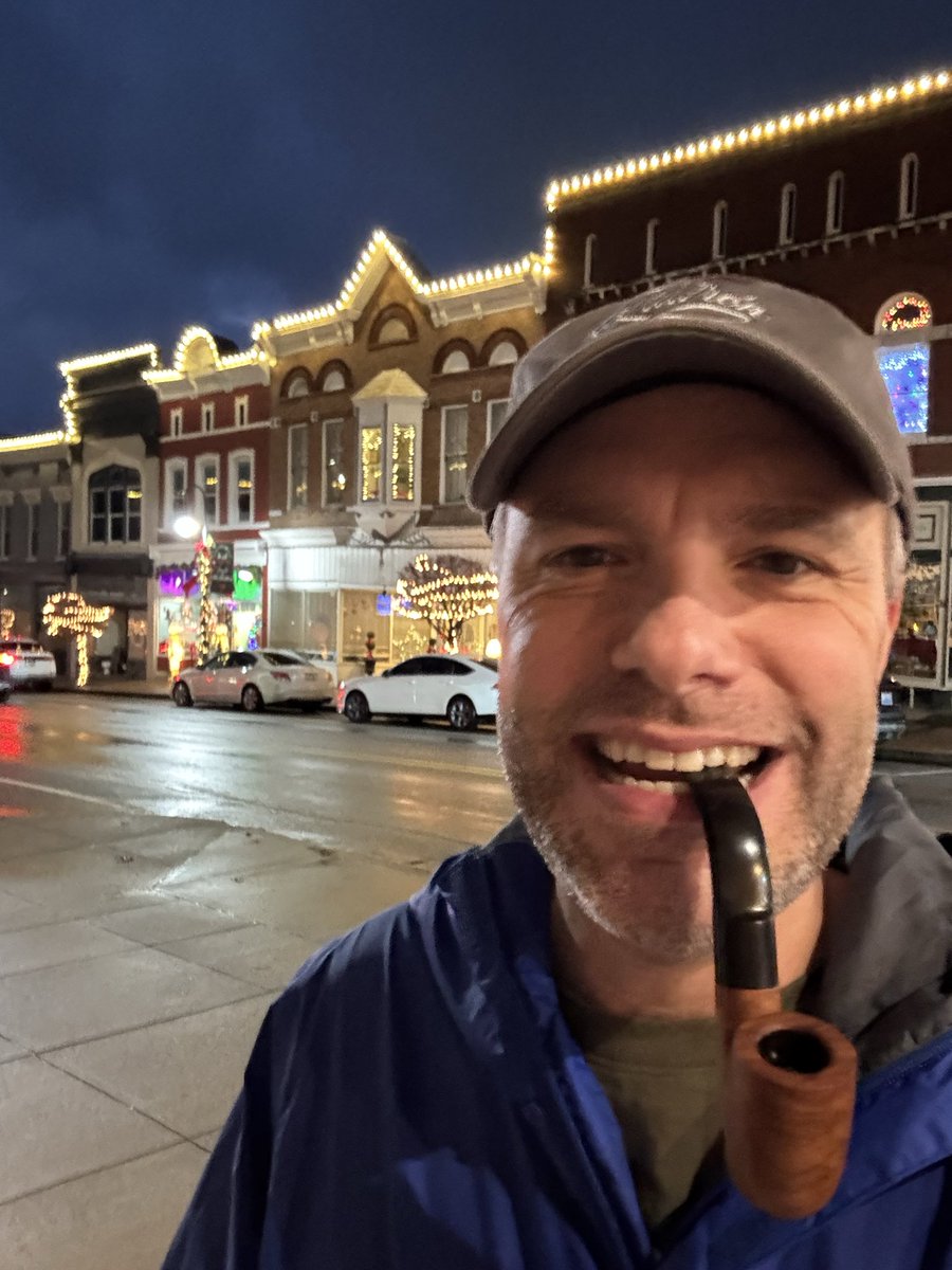 Piping in public! Get outside and smoke your pipes. 

#pipes #pipesmoking #pipesmoker #pipecommunity #pipecollector #thepipeprofessor #tobaccopipes #tobaccopipesmoking #pipeprofessor #smokingpipes #botl #ytpc 
#thesnuffbox #pipefuls #cigarandpipepeople #pipinginpublic #lunting