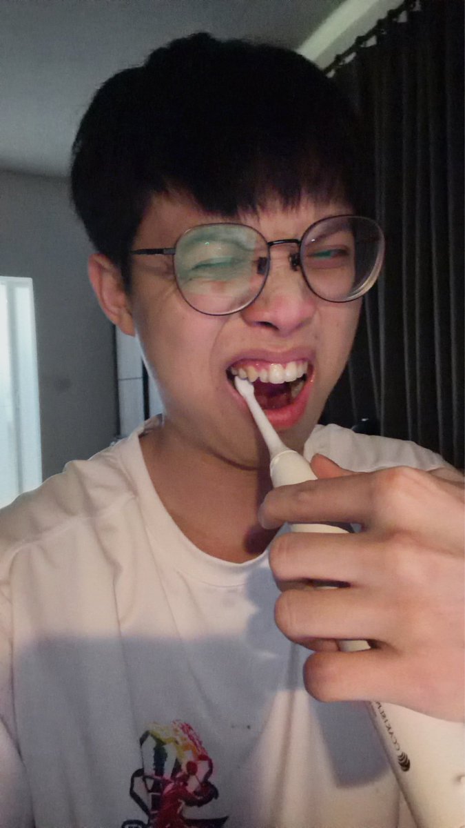 好像比較適合走搞笑路線…
人中有時候紅紅的是毛囊炎不是痘痘！