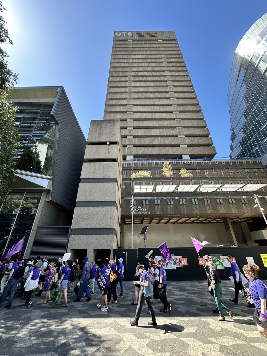 newmanmartin's tweet image. Staff on strike at University of Technology today over discredited plans to cut 400 jobs and wipe out whole schools and over 100 courses. Calls for vice chancellor Andrew Parfitt to lose his job.