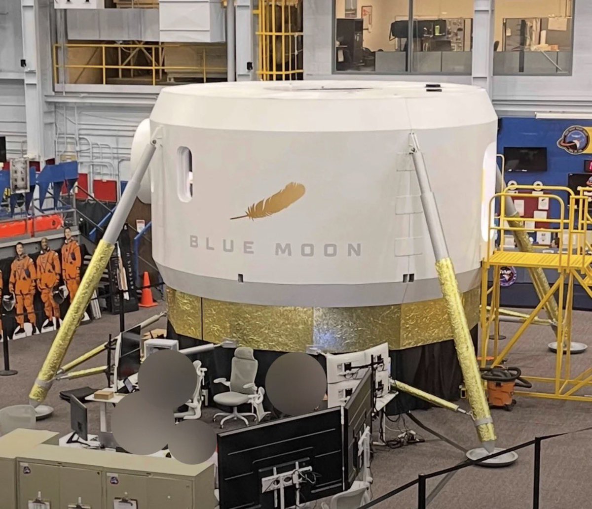 The first ever look at Blue Origin’s Blue Moon MK2 crew cabin mockup at NASA Johnson Space Center.

Blue Moon MK2 is enormous compared to the already giant MK1, and will host 4 astronauts for up to 30 days at a time on the Moon’s surface during Artemis V.