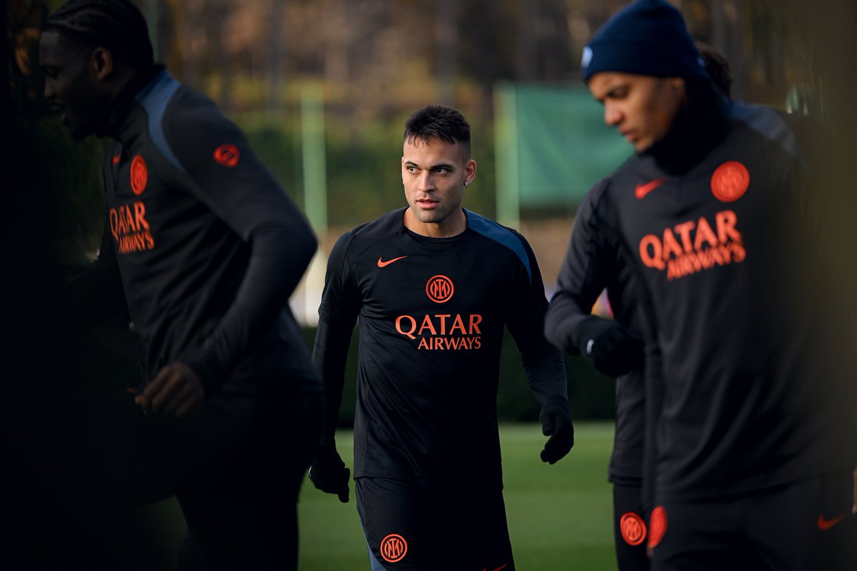 bashqali10's tweet image. تدريبات الإنتر قبل السفر الى مدريد 
🩶🧡