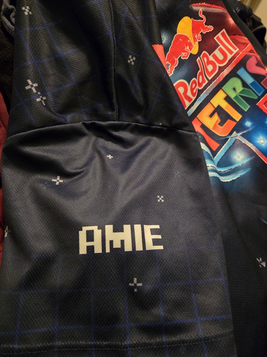 amie_ppt's tweet photo. @SwidrSPD @redbull pretty neat, they also printed our names on the right sleeve 

(idk why they still used my name on bracket tho lol) https://t.co/r9LYXeAIHH
