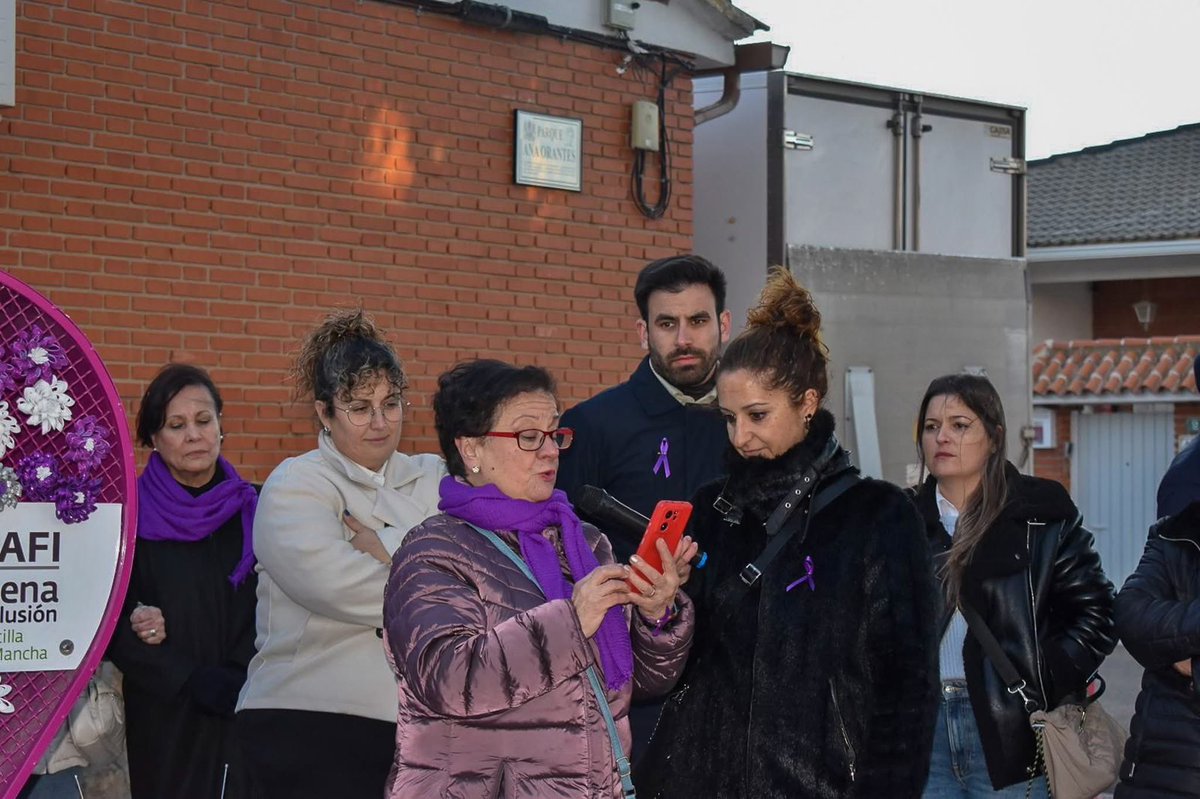RodrigoMoreras's tweet photo. Salimos a las calles, volvemos al Parque Ana Orantes este #25N porque la violencia sobre las mujeres sigue entre nosotros y nosotras y no podemos invisibilizarla. #NiUnaMenos https://t.co/oFAHTMKr7f