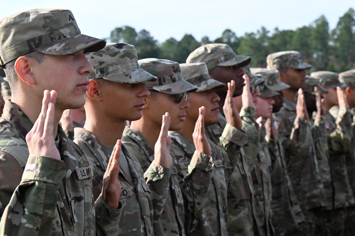 T2COM_HQ's tweet image. From #VisionToVictory, Transformation and Training Command will lead the Army’s continuous transformation – modernizing capabilities, developing leaders, and advancing the profession to deliver decisive readiness.

#T2COM #ContinuousTransformation 
@USArmy