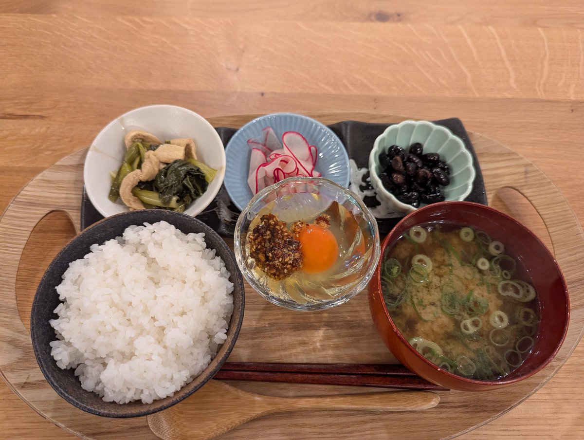 優雅に朝ご飯食べてたらちょっとバスを逃しそうになった(笑)
バスの時刻表を確認してきても、結局どこかで遅延するからテキトーになるんだよなぁ