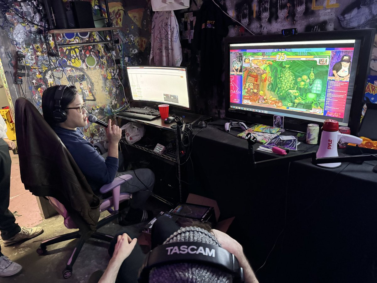 Out here hanging out with <a href="/artcadeDFW/">ArtCade</a> playing some 3s!