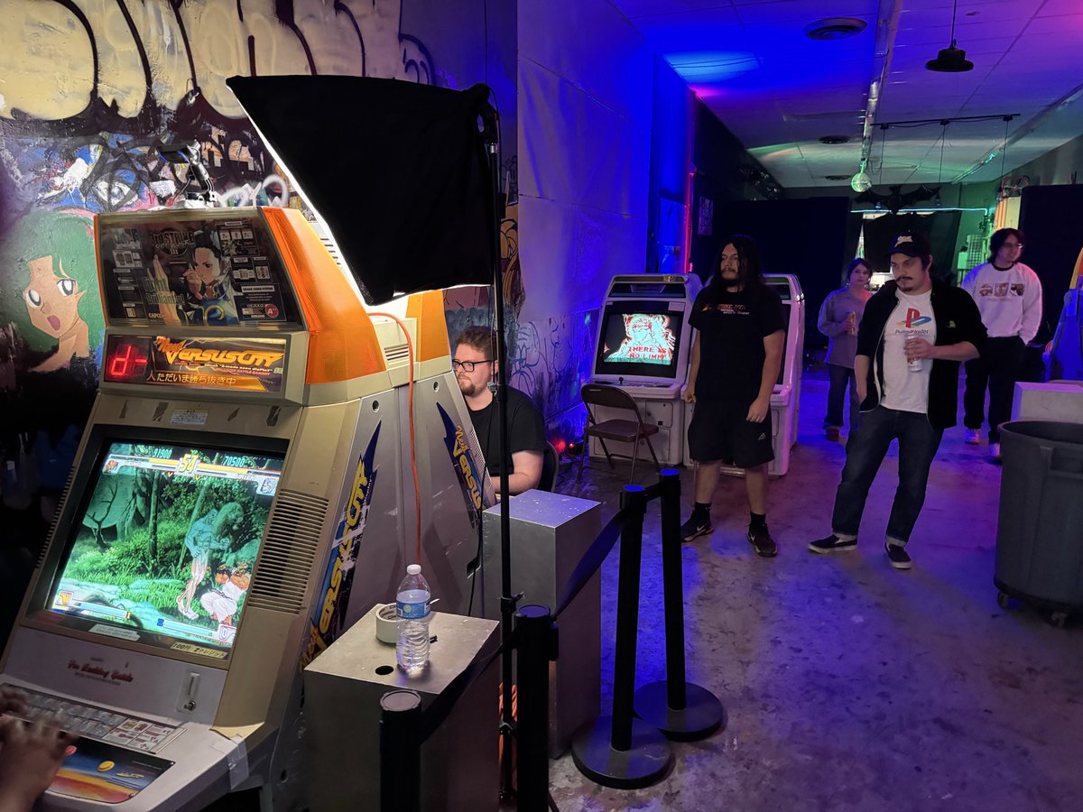 Mattikus_'s tweet image. Out here hanging out with @artcadeDFW playing some 3s!