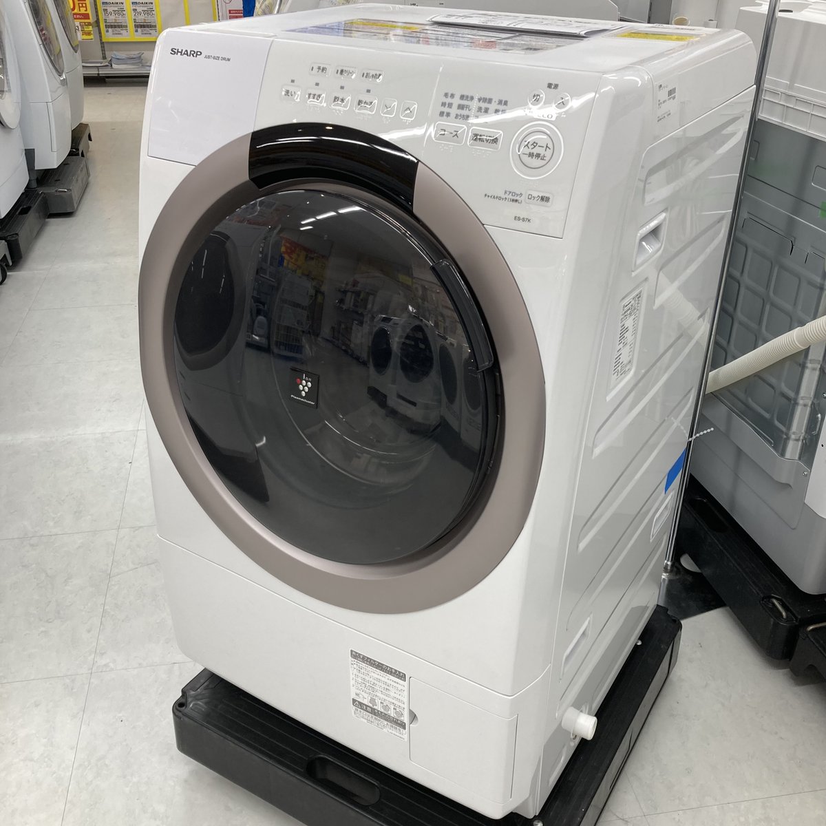 sofmap_ekimae's tweet image. 📢【おすすめ＃ドラム式洗濯機 🧼】

＃SHARP
【展示品】ES-S7K-CL [洗濯7.0kg /乾燥3.5kg /ヒーター乾燥/左開き]

✅ボディサイズ約60cm×60cmのコンパクトモデル！

✨税込85,980円✨
メーカー保証有/送料設置料別

4Fにてお取り扱い中!
#ソフマップ中古 #秋葉原