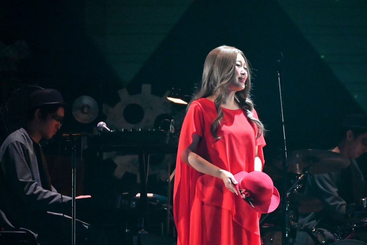 natalie_mu's tweet image. 坂本美雨が出演、蓮沼執太が音楽担当
舞台「TRAIN TRAIN TRAIN」本日開幕
ゲネプロをレポート🚋

🔽キャスト＆スタッフのコメントあり
（舞台写真32枚）
natalie.mu/music/news/649…

#TRAIN3