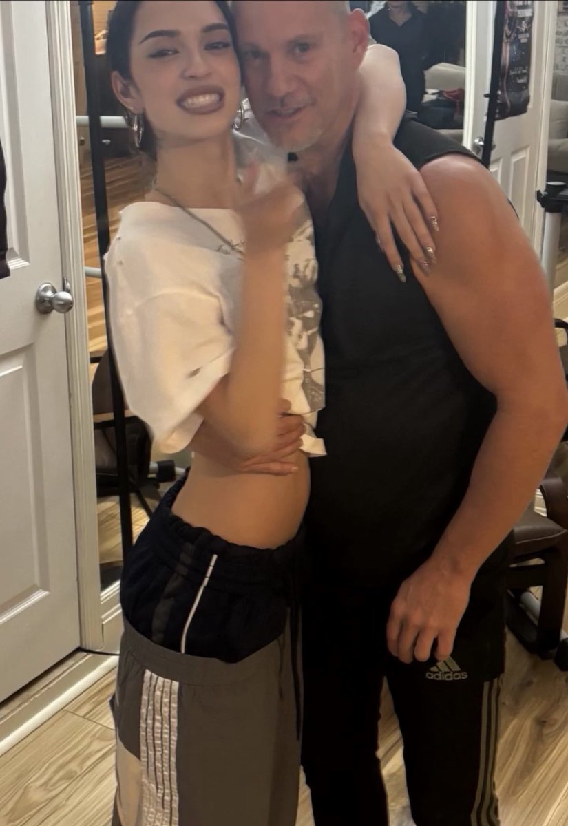 Tuvalttto's tweet photo. Daniela with her father 🩵 https://t.co/aXx5yeL9jq