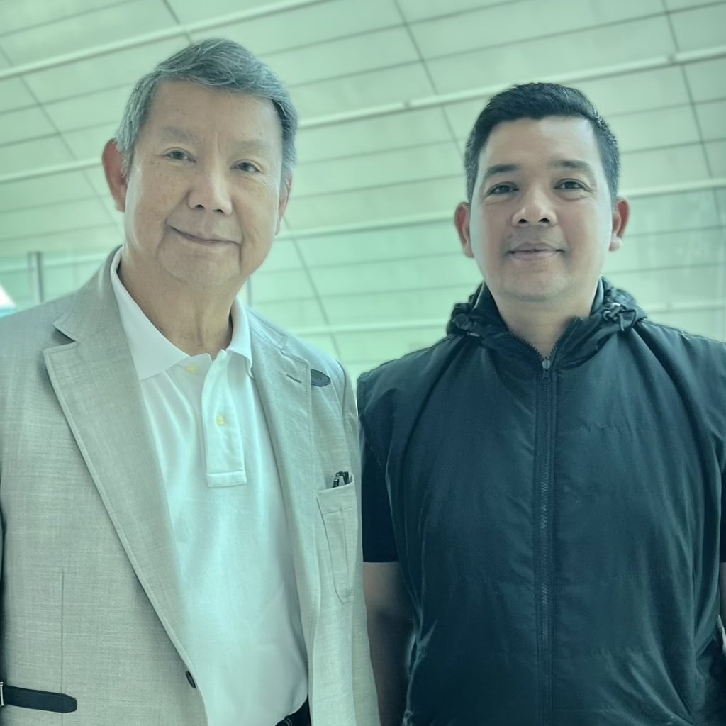 lucky_bp's tweet photo. Harga minyak dunia ya Mas Lucky……. 
Ya Pak Hashim…
(Hashim Djojohadikusumo (Dubai, 2025)

Hashim Djojohadikusumo 
- Utusan Khusus Presiden Republik Indonesia
- Ketua Dewan Penasehat Kamar Dagang dan
- Chairman &amp; Presiden Direktur, Arsari Group
.
#luckybayupurnomo https://t.co/D0KMFZCFYv