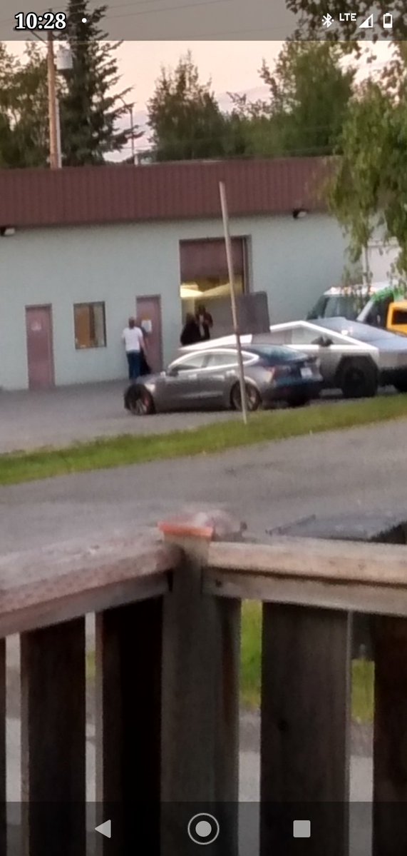 Magoo72810763's tweet image. That&apos;s my beautiful view from across the street Tesla! 🤭😂😂