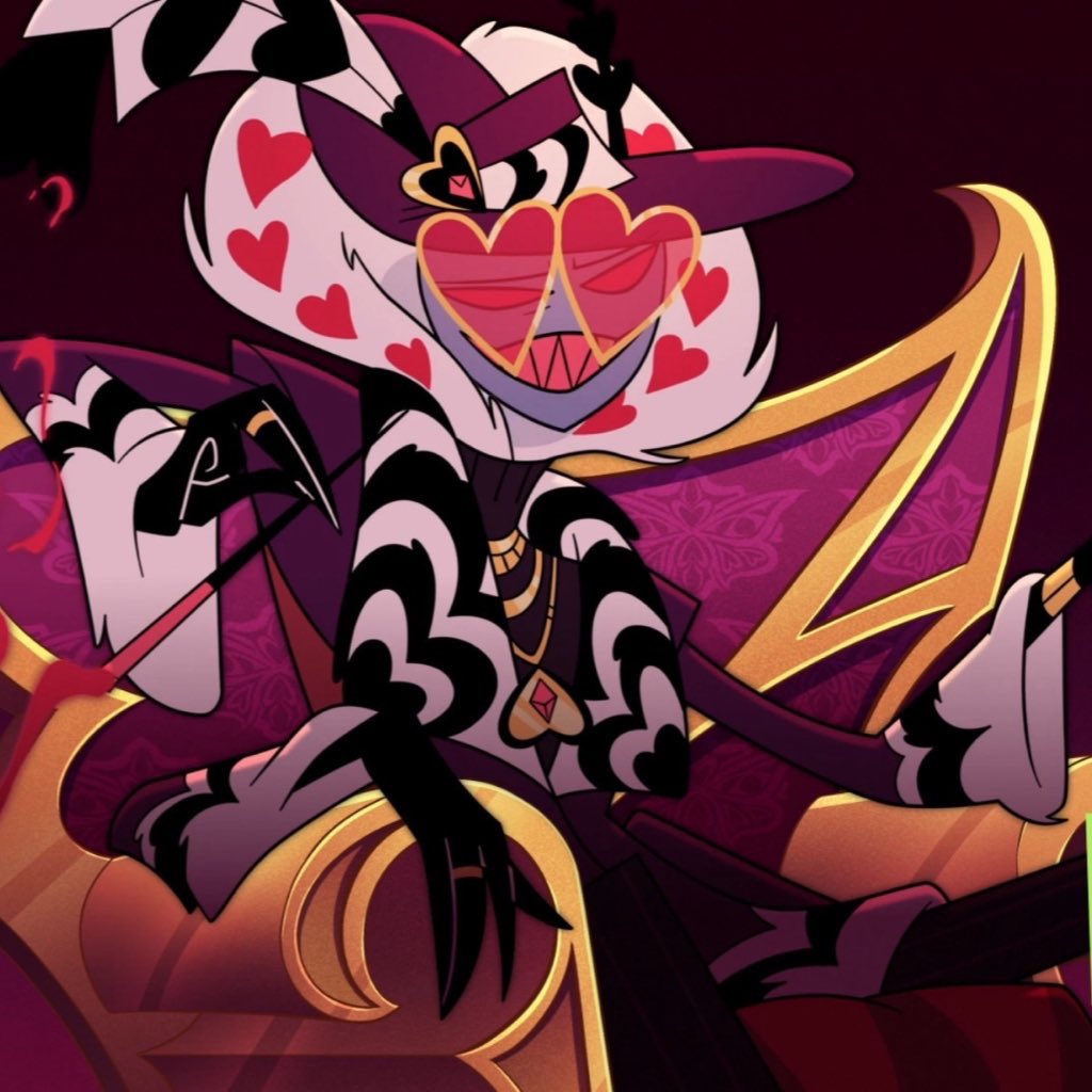 Cycoriot's tweet image. Managed to snag a better picture with my gold ring on! Once again shoutout to @fyntasticnailz for this amazing set!