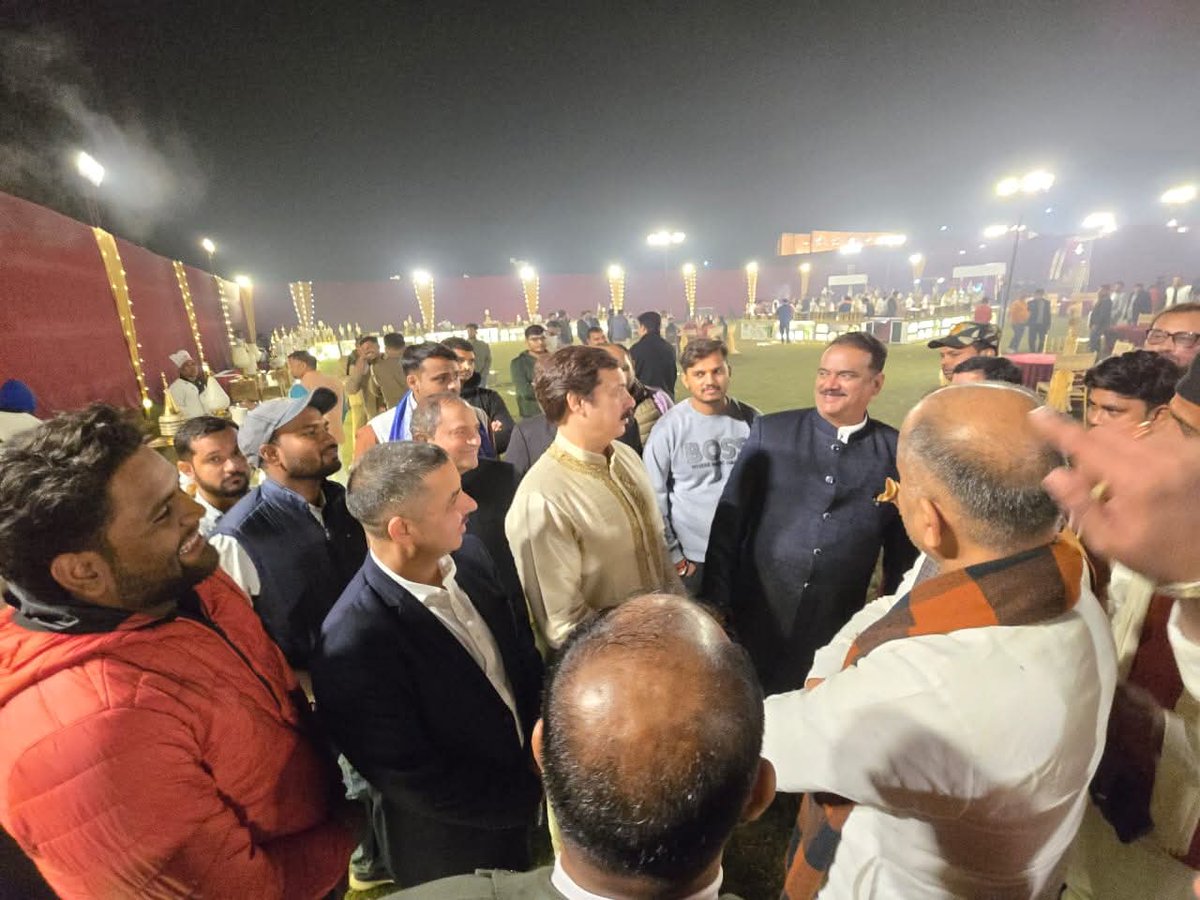 MDhananjaySingh's tweet image. लखनऊ में दैनिक जागरण अयोध्या के ब्यूरो चीफ श्री रामशरण अवस्थी जी के परिवार में आयोजित वैवाहिक कार्यक्रम में उपस्थिति।
वर-वधु के सुखद दाम्पत्य जीवन की मंगलकामनाएं।

इस अवसर पर नई दुनिया के संपादक श्री सदगुरु शरण अवस्थी जी, दैनिक जागरण वाराणसी के सम्पादक श्री संजय मिश्रा जी सहित…