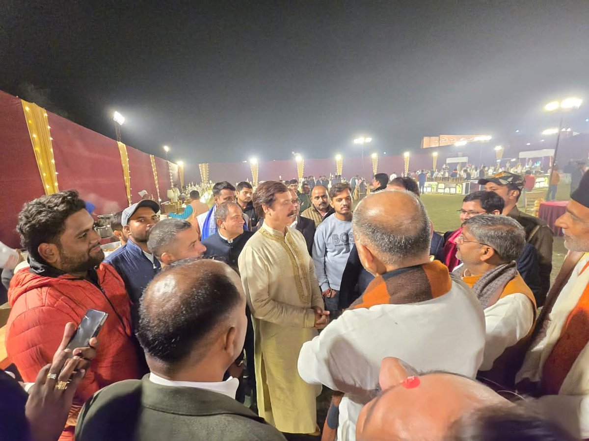 MDhananjaySingh's tweet image. लखनऊ में दैनिक जागरण अयोध्या के ब्यूरो चीफ श्री रामशरण अवस्थी जी के परिवार में आयोजित वैवाहिक कार्यक्रम में उपस्थिति।
वर-वधु के सुखद दाम्पत्य जीवन की मंगलकामनाएं।

इस अवसर पर नई दुनिया के संपादक श्री सदगुरु शरण अवस्थी जी, दैनिक जागरण वाराणसी के सम्पादक श्री संजय मिश्रा जी सहित…