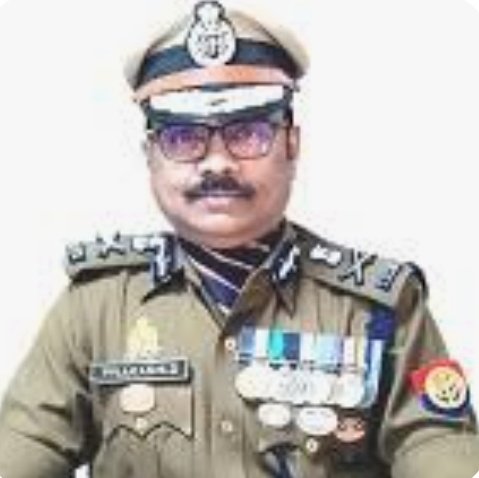 AhteshamFIN's tweet image. UP के 2 सीनियर IPS बनेंगे DG 🎖️

📍IPS सुजीत पांडेय
📍IPS प्रकाश डी

उत्तर प्रदेश के दो सीनियर आईपीएस अफसर IPS सुजीत पांडे और IPS प्रकाश जी 1 दिसंबर 2025 को प्रमोट होकर एडीजी से DG बन जाएंगे सुजीत पांडे मौजूदा वक्त में एडीजी जोन लखनऊ है जबकि प्रकाश D मौजूदा वक्त में एडीजी जीआरपी…