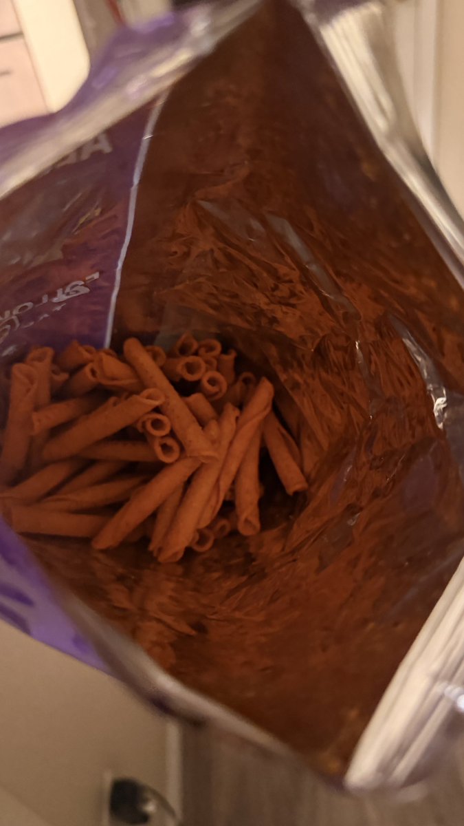WFMGWF's tweet image. Decided to try some @TakisUSA man this is theft 🤣😂 seriously why don’t you just make the bag smaller? It’s like somebody ate half the bag. #takis 🤦🏻‍♂️